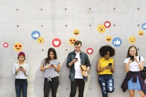 Report: Consumers want to be entertained on social media