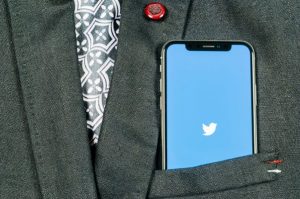 Twitter bans political ad buys, Toyota changes messaging on emissions, and when to use ROI or KPI measures