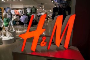 H&M to close 250 stores, POTUS shares COVID-19 diagnosis on Twitter, and Ford CEO replaces CFO on first day