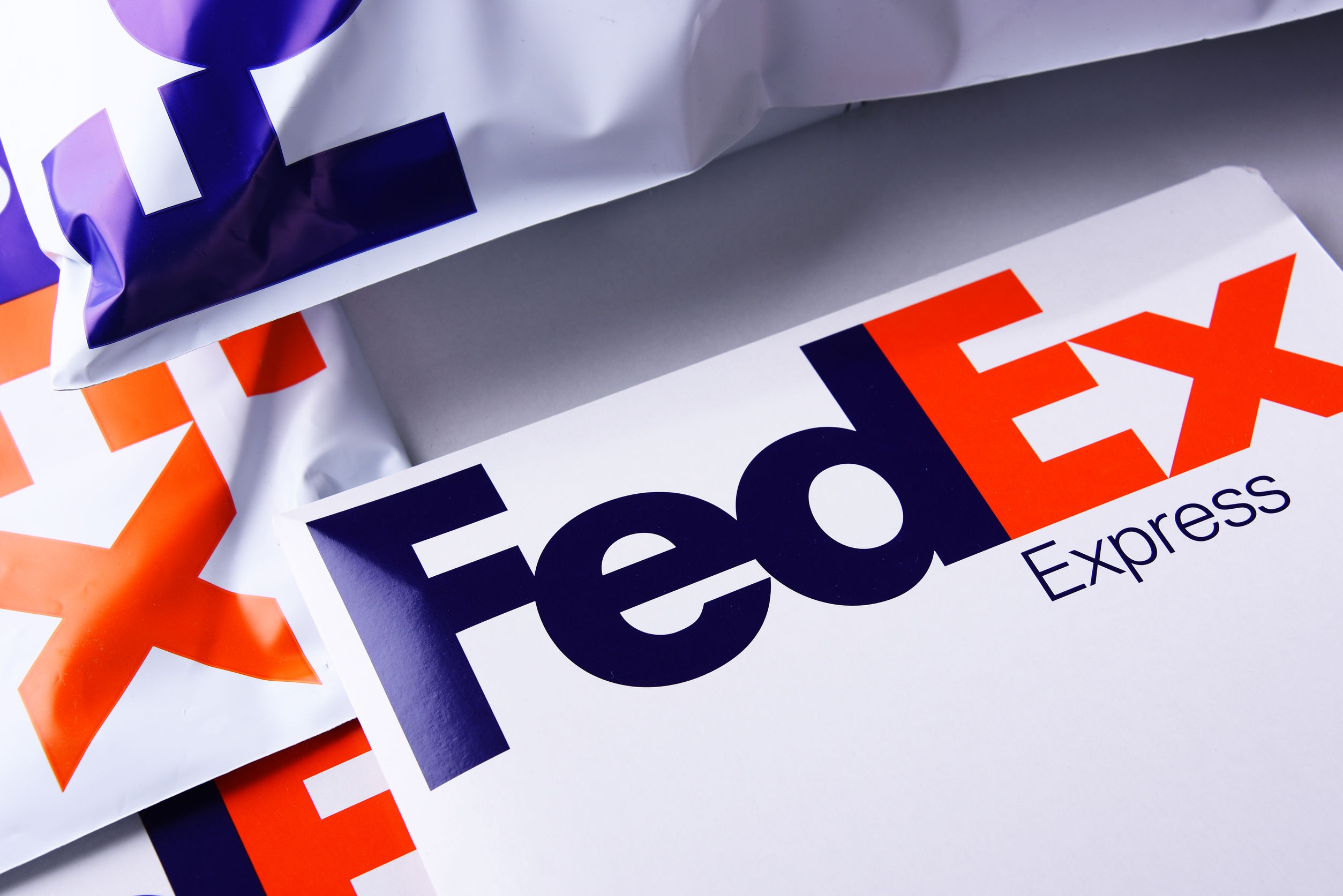 FedEx defends phone policy after deadly shooting, more than 1 in 3