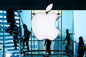 Apple pauses all product sales in Russia, consumers want corporations to foot the bill on climate change and Ukrainian PR pros fight misinformation