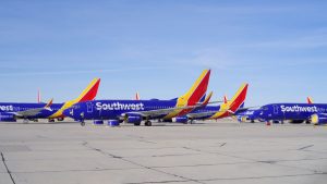 Southwest struggles with flight cancelation messaging, Americans support vaccine mandates for air travel, and Chevron updates sustainability goals