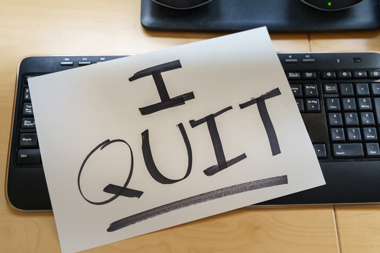 employee-quits-to-continue-2022