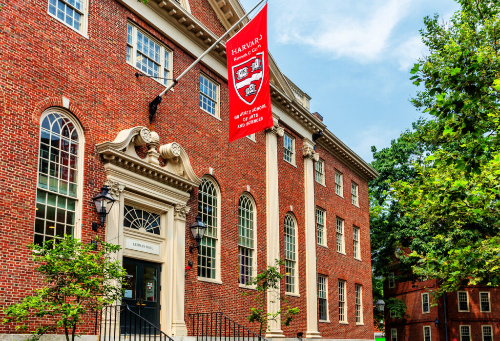 The Scoop: Harvard sends message of change to donors after disappointing financial year