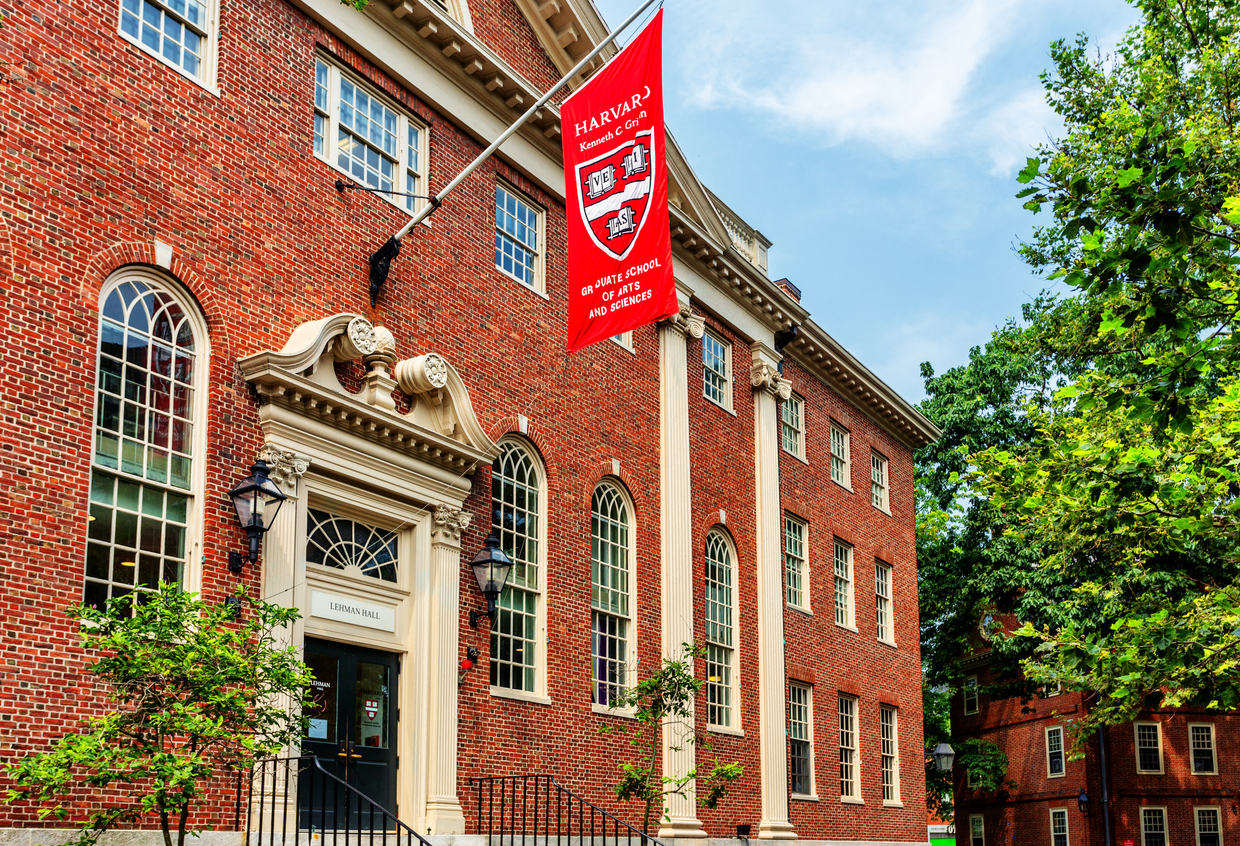 The Scoop: Harvard sends message of change to donors after disappointing financial year